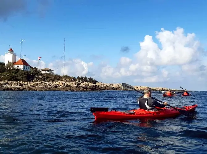 Wycieczka kajakowa w okolicach Hammerhavn na Bornholmie