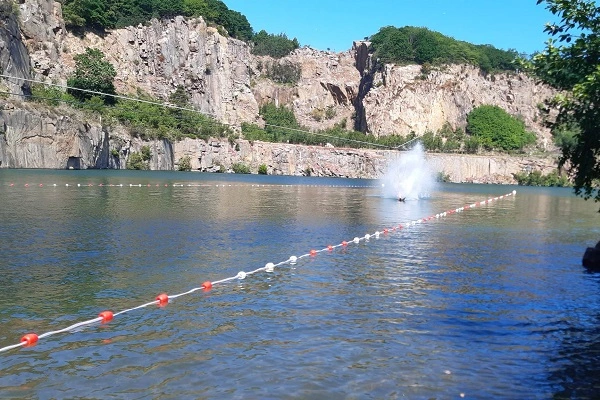 Tyrolka nad jeziorem Opalsø na Bornholmie