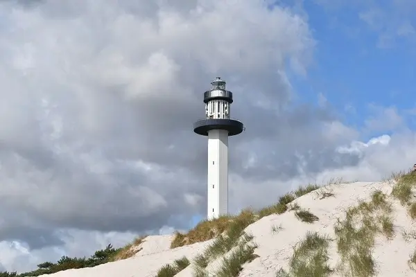 Latarnia morska i plaża w Dueodde na Bornholmie