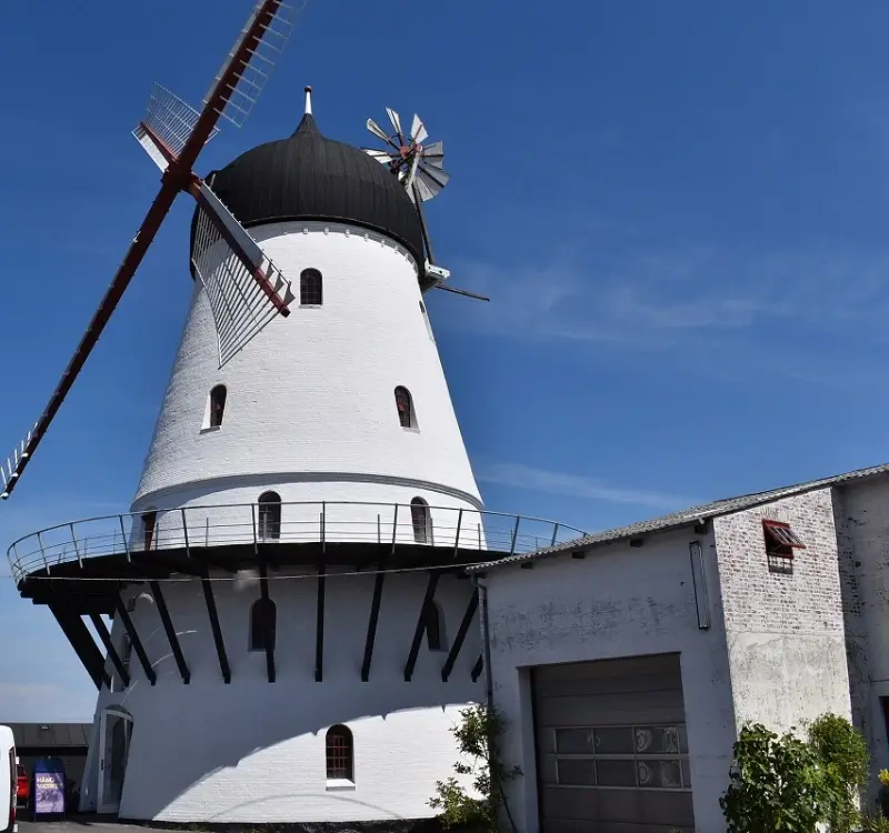 Bornholm Kullmanns Mølle - największy holenderski wiatrak w Danii