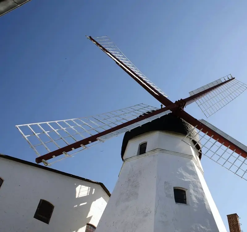 Valsemølle – historyczny wiatrak na południe od Aakirkeby Bornholm